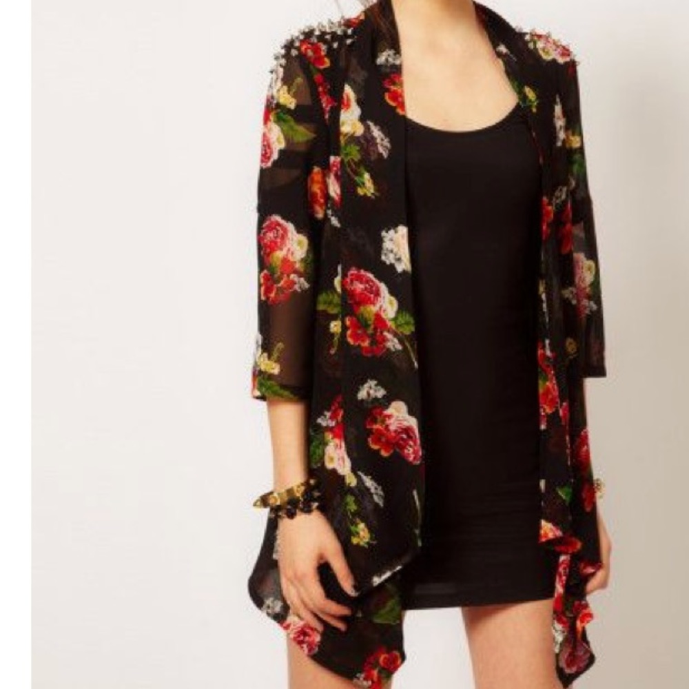 Floral kimono with bronze studded shoulders